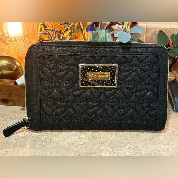 Betsey Johnson Handbags - Betsey Johnson Black Quilted Clutch